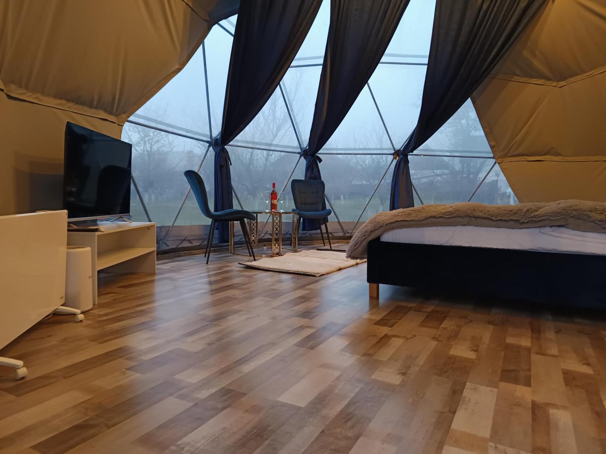 Sun Garden Glamping Domes Hotel Călimăneşti Kültér fotó