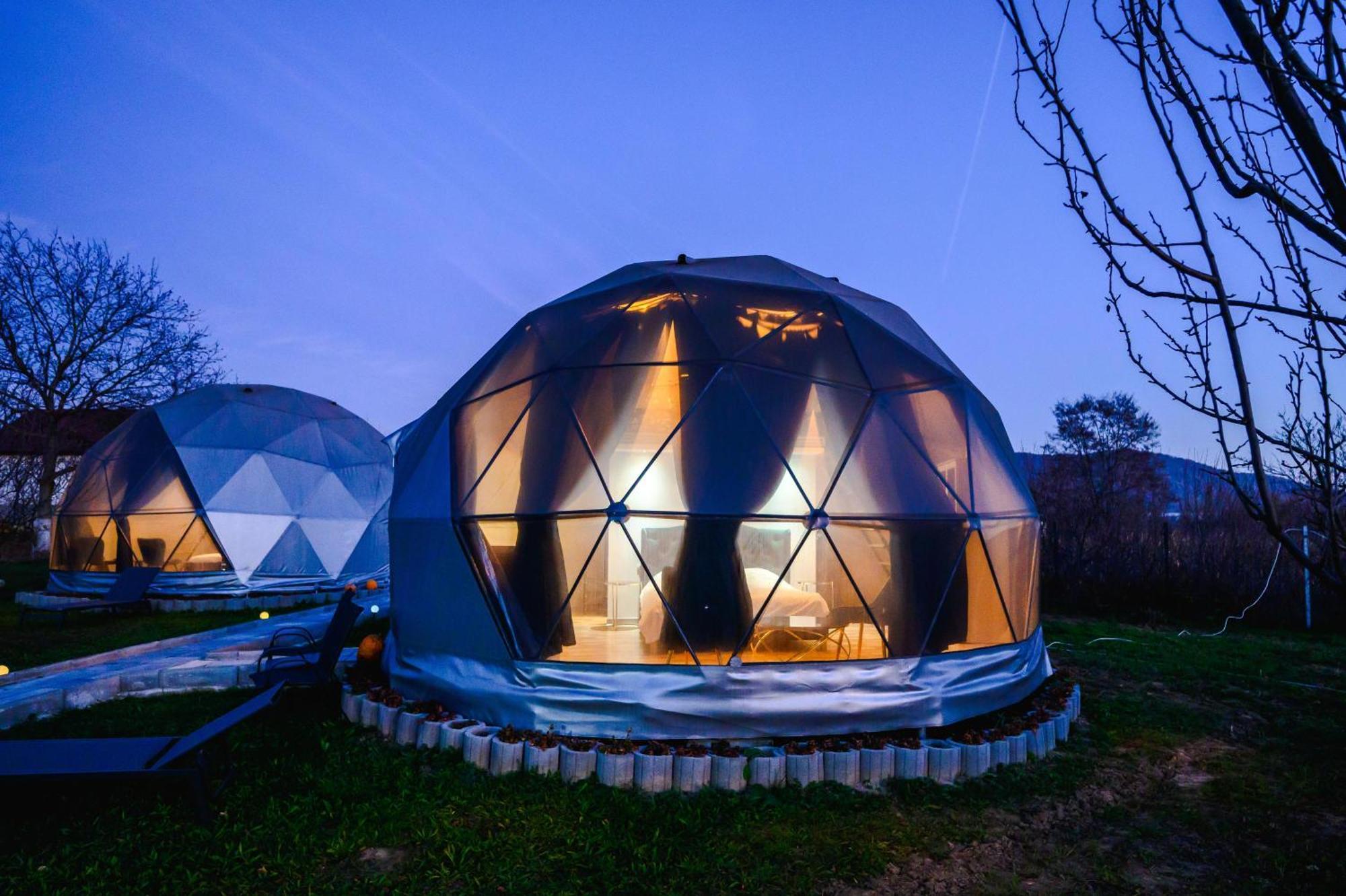 Sun Garden Glamping Domes Hotel Călimăneşti Kültér fotó