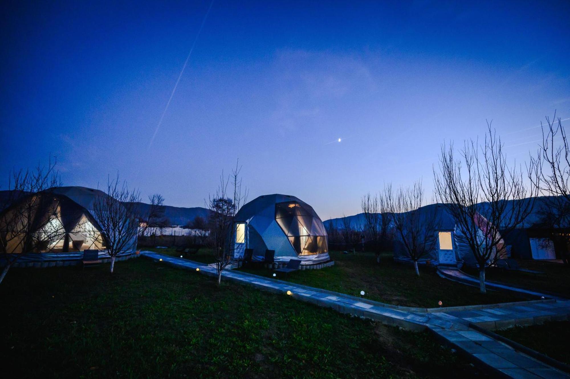 Sun Garden Glamping Domes Hotel Călimăneşti Kültér fotó