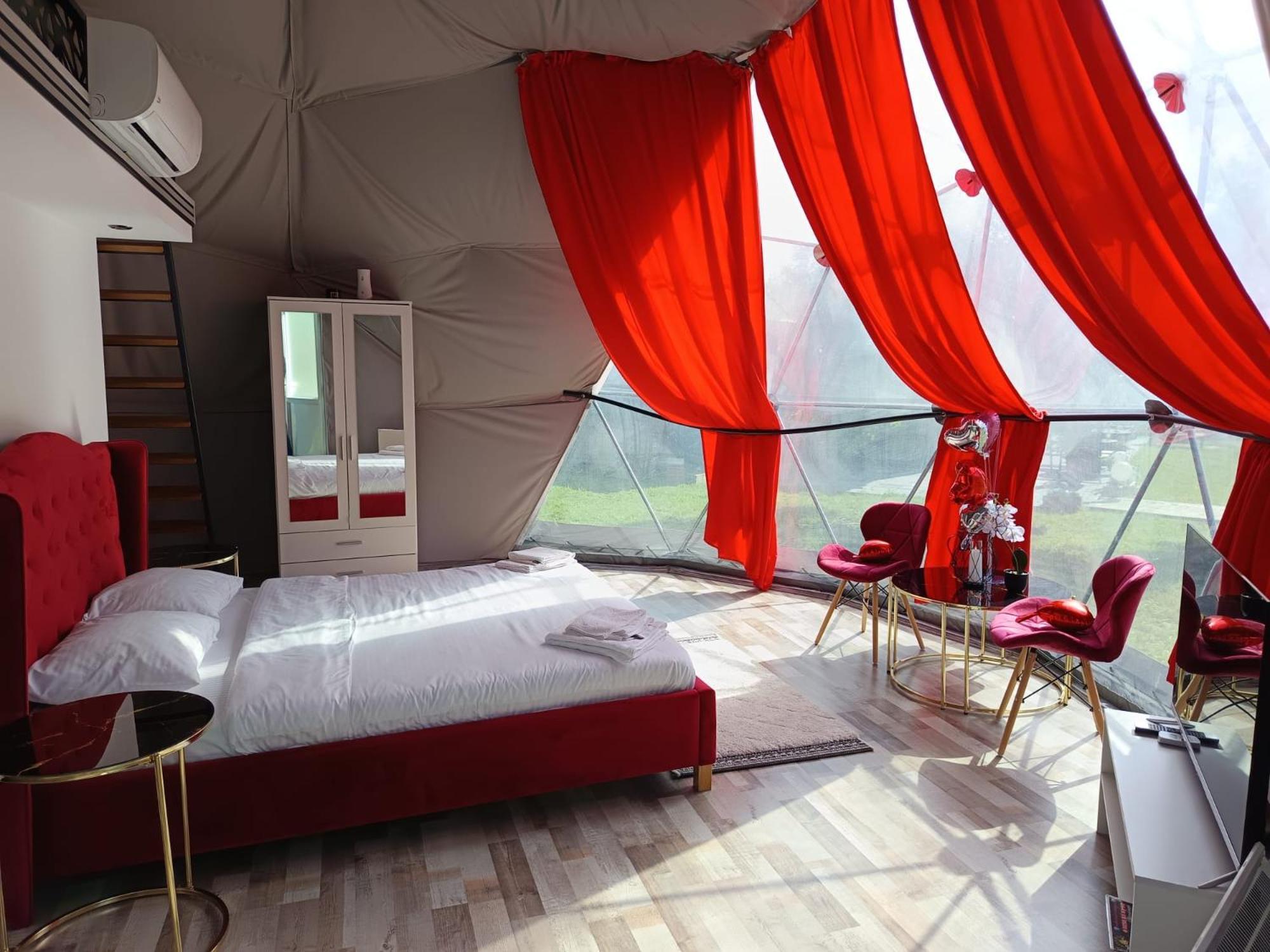 Sun Garden Glamping Domes Hotel Călimăneşti Kültér fotó